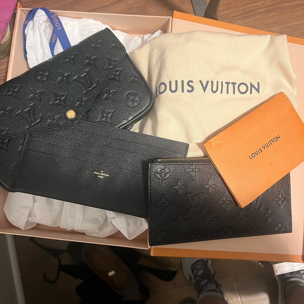 Like new LV Félicie Pochette! Comes with inserts, chain, original box & dust bag